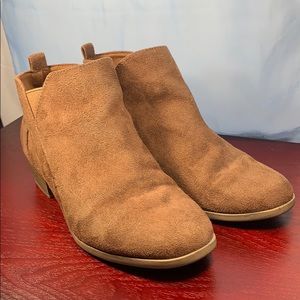 Arizona Gale Block Heel Bootie Brown